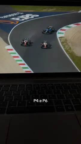 Não era o que a Ferrari esperava mas eles se alinharam pra saudar os fãs no final da corrida #f1 #f1tiktok #ferrari 