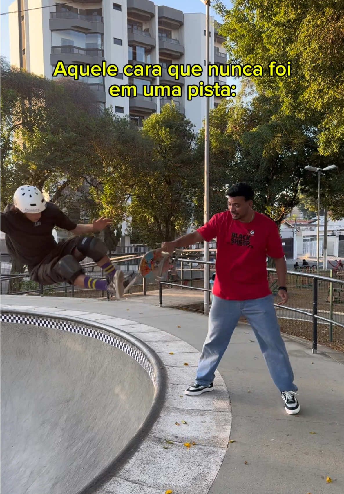 Aquele cara que nunca foi em uma pista! 😂 #skate #humor #tiktokesportes #viral #emjogo 
