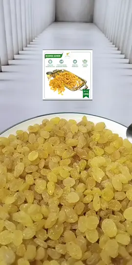 Kismis Simin manis ini ada di etalase satu dan dua, lho! Ukuran setengah kilo, cocok buat oleh-oleh haji.