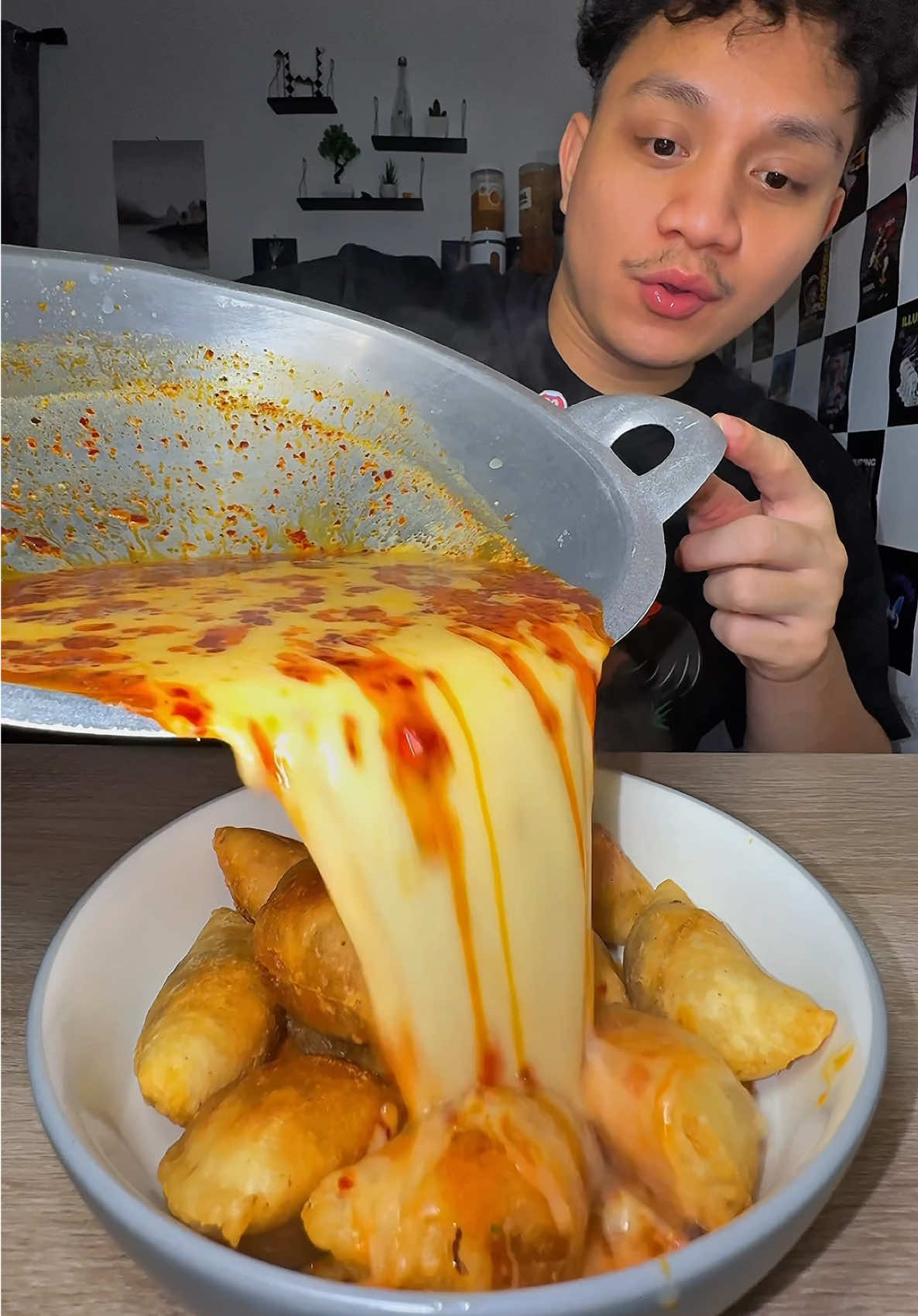 nih yah yang kalian suruh gua cobain cireng kuah keju umafood. 9/10 dari gua. HARGA dan RASA bener bener cocok!!! kalian cobain juga yah  #mukbang #cirengkuahkeju #cirengviral #kulinerindonesia #cireng 