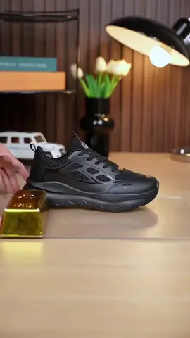 Sepatu sneakers pria