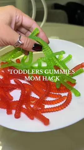 Homemade gummies for kids 🥹🍬🪱 #momhack #DIY #gummies #LifeHack #MomsofTikTok how to made toddlers gummies 