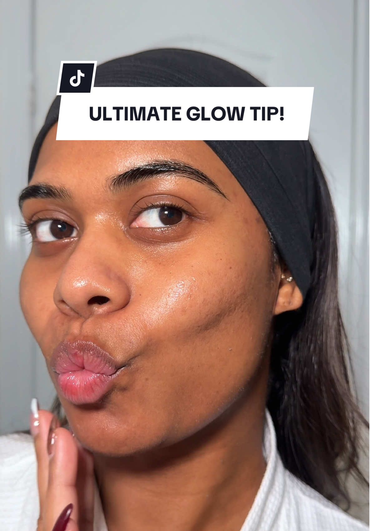Replying to @Nehal Mehra this @EADEM ultra calming rescue most currently has my heart ❤️🥹 and paired with a hyaluronic acid serum @Good Molecules the glow is unreal ✨✨ #glowingskincare #acneproneskin #hydratedskin #nighttimeskincare #hylauronicacid 