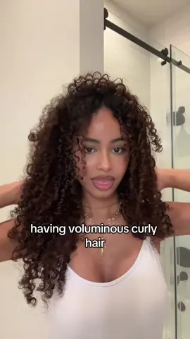 still looks good to me tho #curlyhairtok #curlyhaircheck #curlyhairstruggles #frizzyhair #frizz 