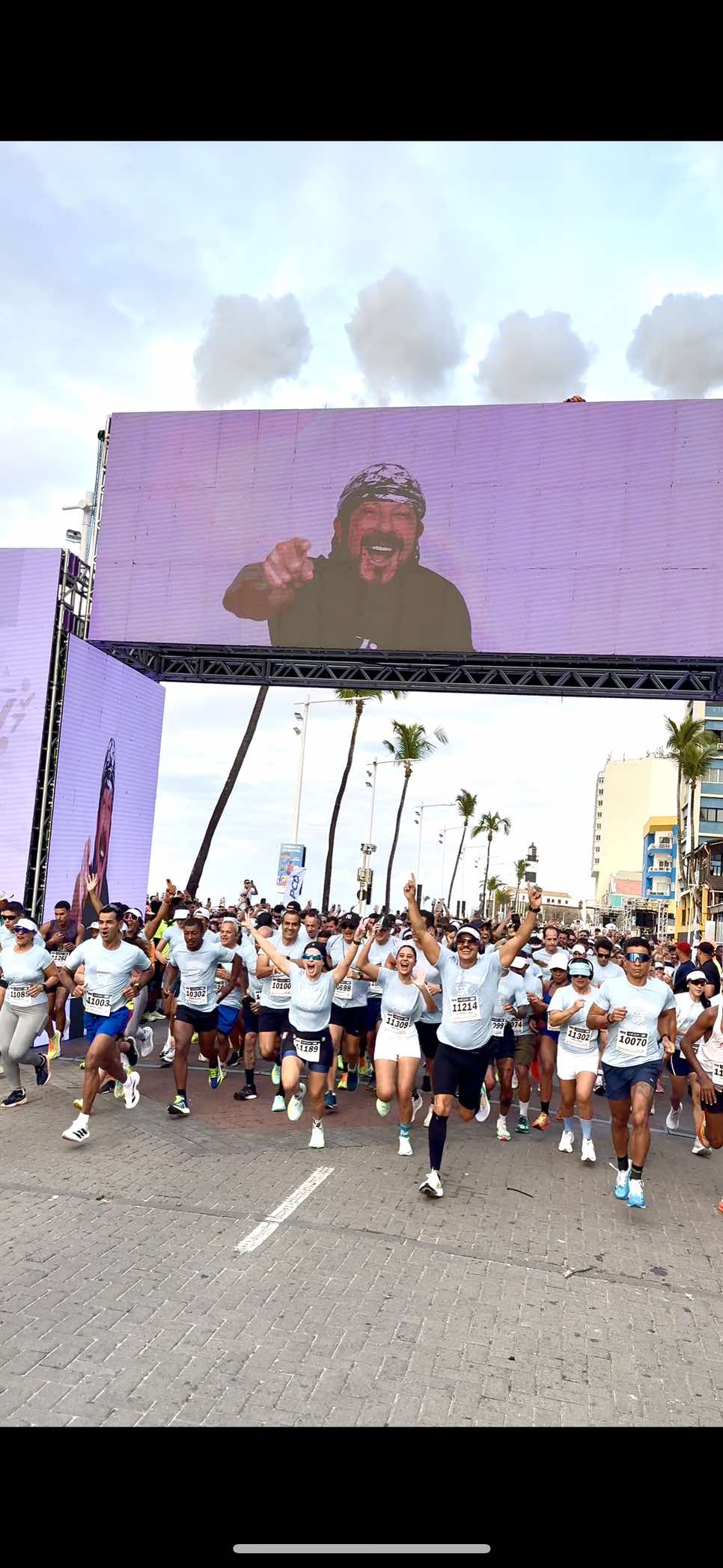 Energia pura! 🤍🔥 #Corrida100PorcentoVocê #corridaderua #bellmarques 