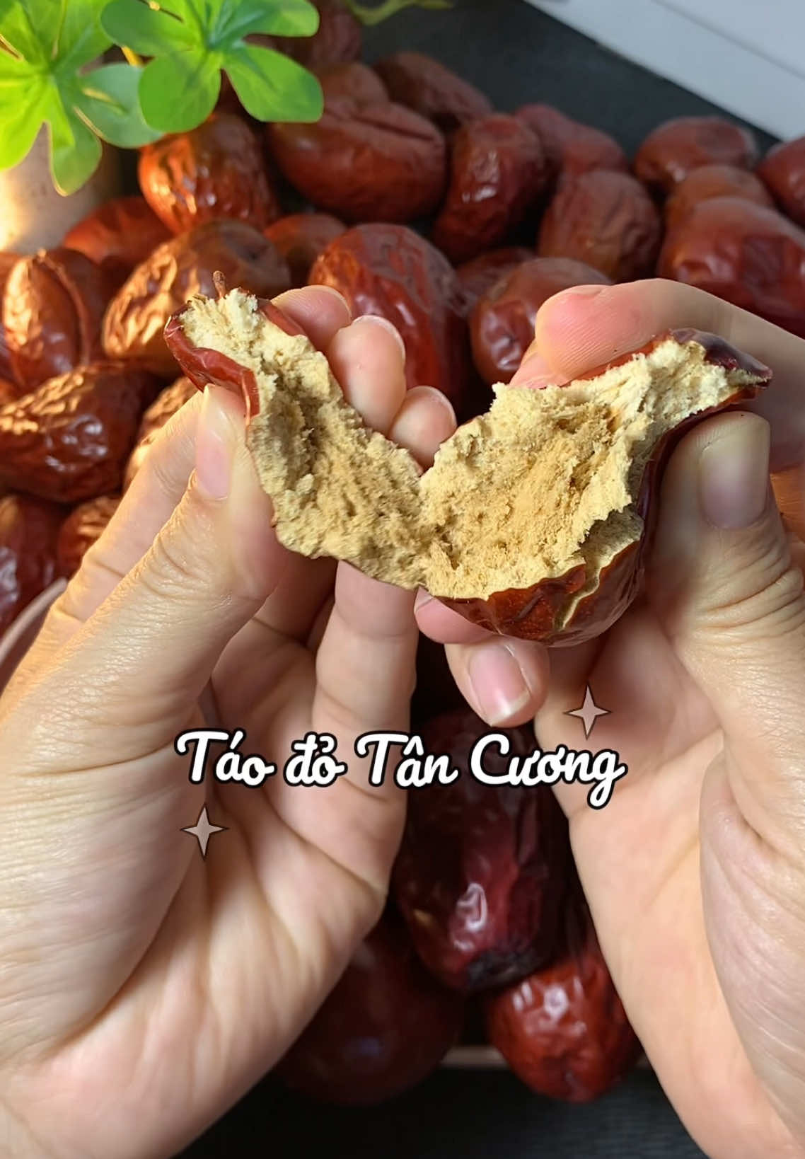 Táo đỏ bên c Hằng mở bán lại rùi ạ. Mn qtam có thể tham khảo link nha #taodo #taodotancuong #taodohangdumuc #hangdumuc #quanglinhvlog 