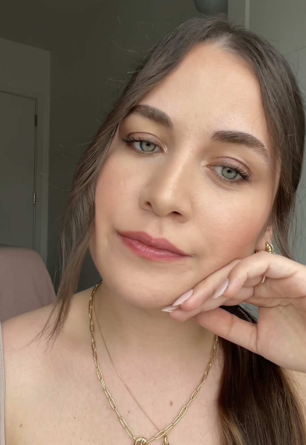 perfect lip stain for autumn🤎☕️  using @nyxcosmetics_uk lip I.V. in ‘mocha me wet’ and @LottieLondon lip oil✨ *includes gifted products • • • • • #lipcombo #fallmakeuplook #autumnaesthetic #autumnmakeup #brownlipstick 