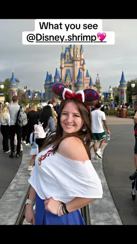Memories fall hard sometimes #disneyparks #disneyadult #motherdaughter #disney #creatorsearchinsights @Disney Parks @Disney.shrimp💖 