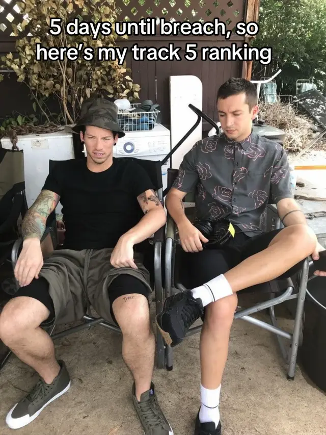 i do loveee tear in my heart do not fear but SOMETHING had to be last <3 #fanpage #twentyonepilots #tylerjoseph #joshdun #breach 