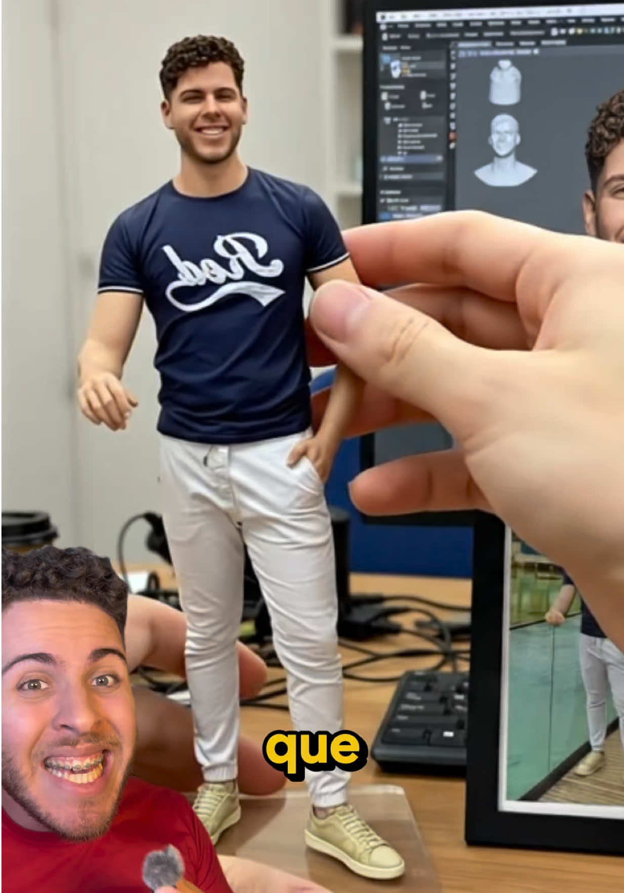Muita gente não faz ideia disso! 😮 agora você pode criar sua miniatura em action figure perfeita usando o Google assim!  Prompt: Crie uma escultura comercial em escala 1/18 a partir da imagem, em estilo realista, em um ambiente real. A escultura é colocada sobre uma mesa de computador. A escultura tem uma base de acrílico transparente, sem texto na base. O conteúdo na tela do computador é o processo de modelagem da figura no ZBrush. Ao lado da tela do computador a moldura contendo a foto impressa com a arte original. #dicas #tecnologia #ia #inteligenciaartificial #foto    