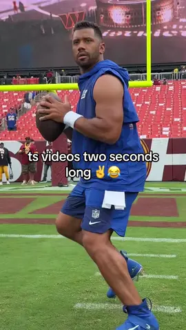 this video is two seconds long 😅 #giants #nfl #brainrot #mrlime #football 