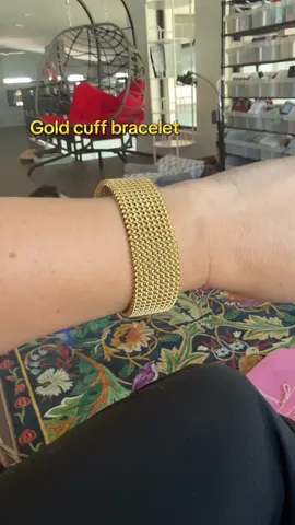 Love this gold cuff bracelet ✨