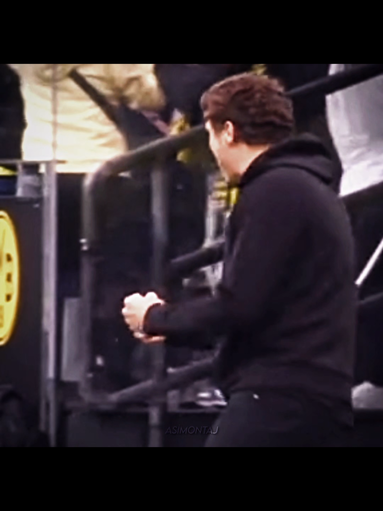 Alman ekolü,Süper ligi tanıyor,dörtlü savunma anlayışı ve ön alanda press yapmayı benimsiyor.Kloopdan sonra Dortmund'u Şampiyonlar Ligi'nde final oynatabilmiş bir isim.Neden Fenerbahce'de görmeyelim? | #fenerbahçe #edinterzic #keşfet #fyp #asimontaj 
