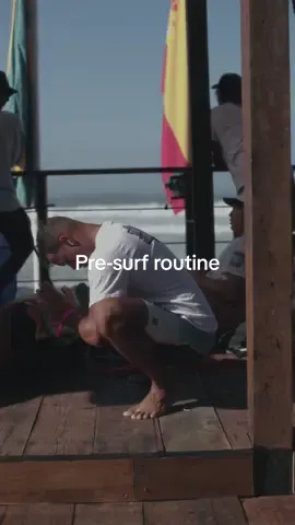 Warm-up + meditation before getting into the water 
