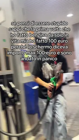 che poi non ci entravano nemmeno a un certo punto il serbatoio era troppo pieno ma io forzavo comunque perché dovevo arrivare a 100 euro perché pensavo di averli già spesi (i miei genitori non mi hanno parlato per due giorni) #benzina 
