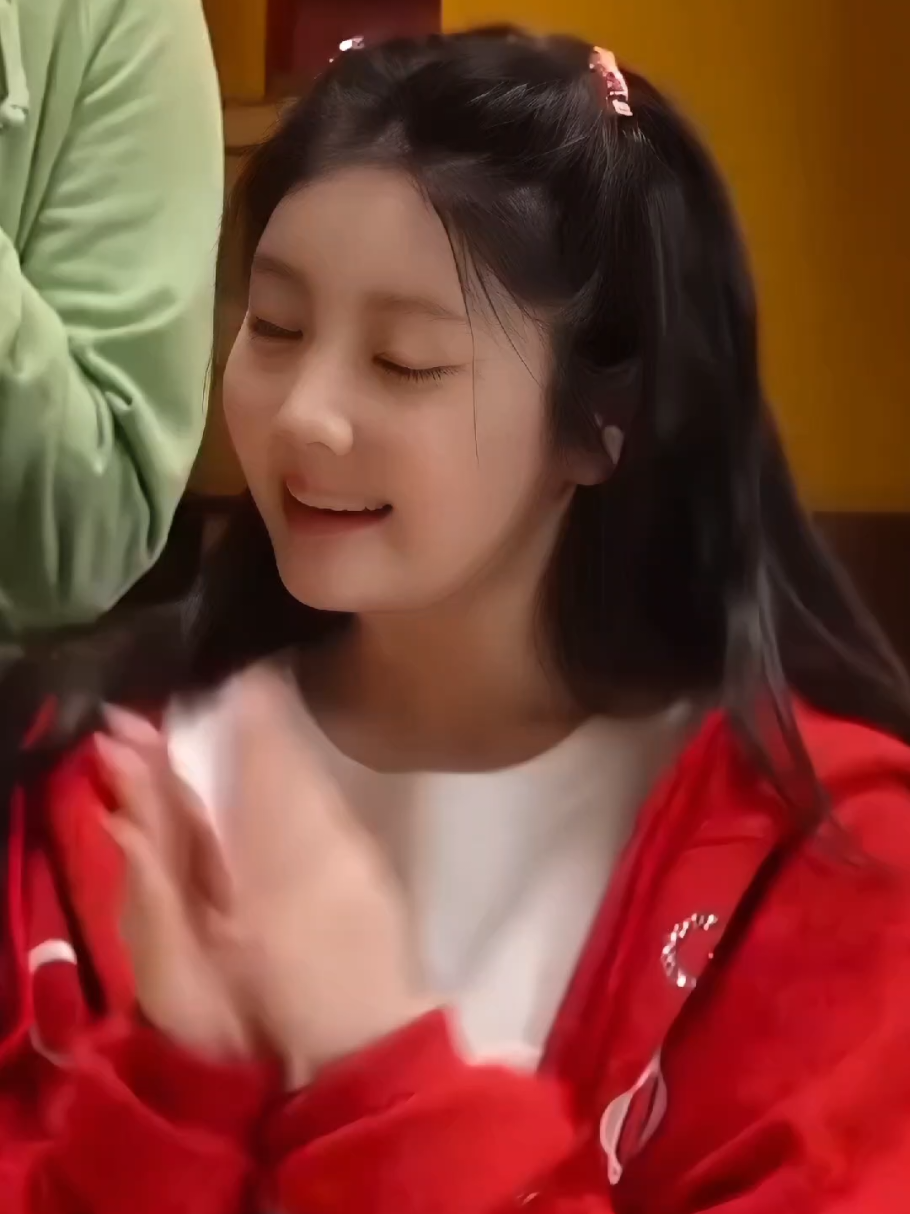 wonhee fancam || hj teve desfile de 7 de setembro w eu nn fui, ate pq nn vale a pena ir la no frio por 1 ponto EM UMA PROVA, NEM PRA SER NO BOLETIM, ja disse q eu odeio a minha escola? || #wonhee #illit #fancam #fyp #miocamsy 