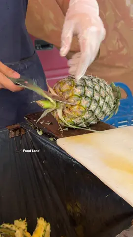 Thai girls master pineapple cutting skill. . 📍Location: In front of Chonburi Central Court, Bang Plasoi, Chonburi, Thai Land #foodland #fruit #asmr 