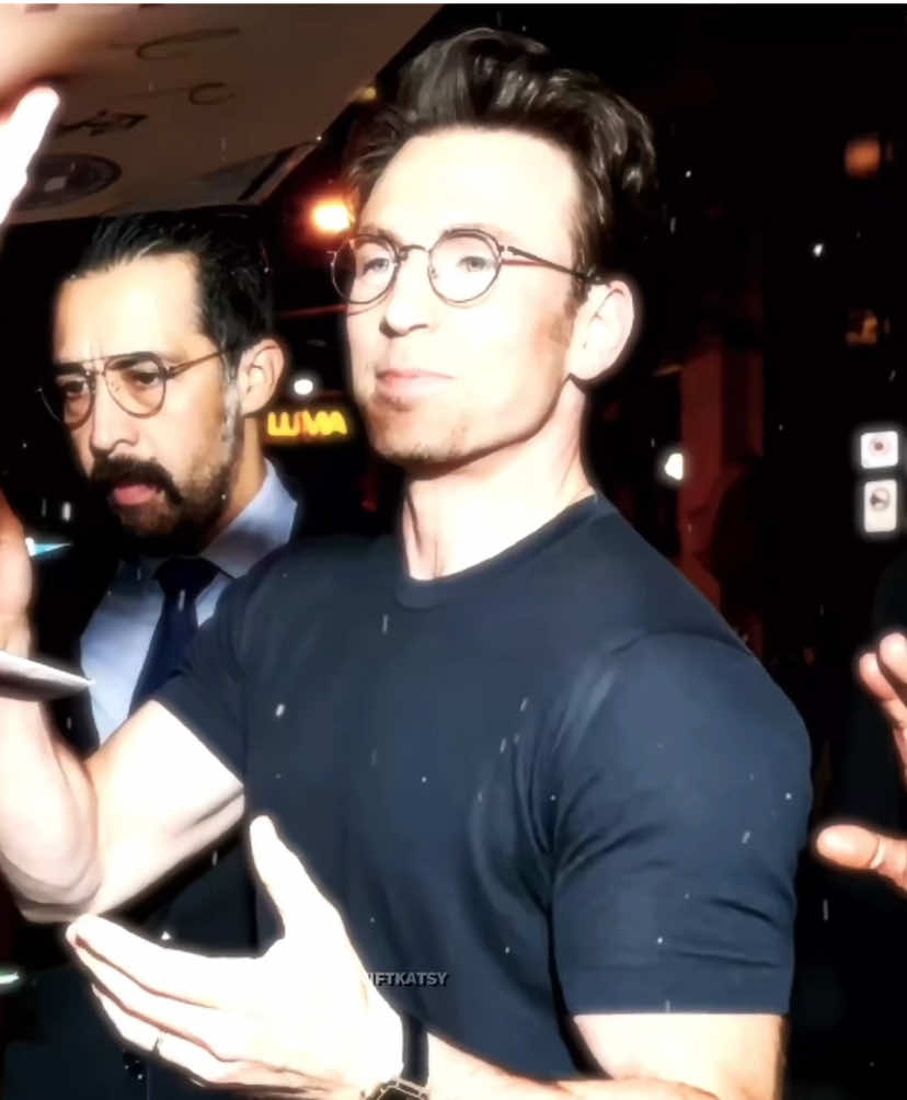 oh he’s so in Avengers Doomsday #chrisevans #chrisevansedit #steverogers #captainamerica #edit Chris Evan tiff red carpet