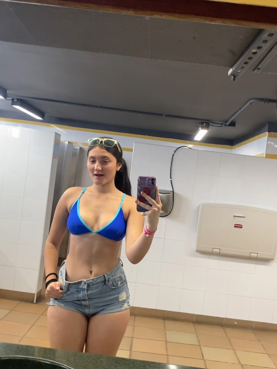 🤳🏻🫶🏻