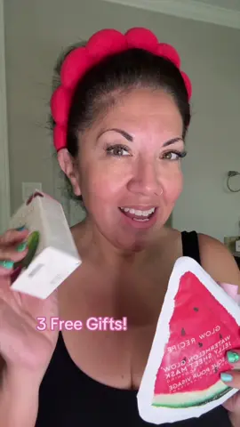 This serum makes your skin so glowy and it smells amazing!! @Glow Recipe #gloweecipe #koreanskincare #glowrecipe #tiktokshopcreatorpicks #tiktokshopblackfriday 