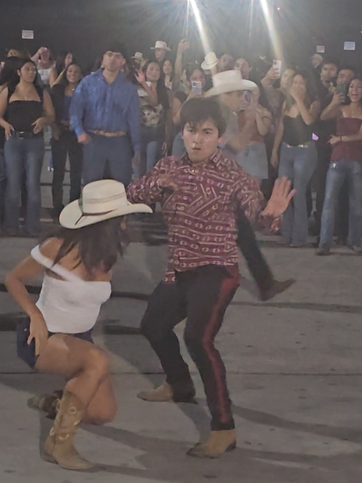 cuando crean la combinación dorada el y ella  #baileschingones #bailes#dance #dancechallenge #fiestaspatrias 