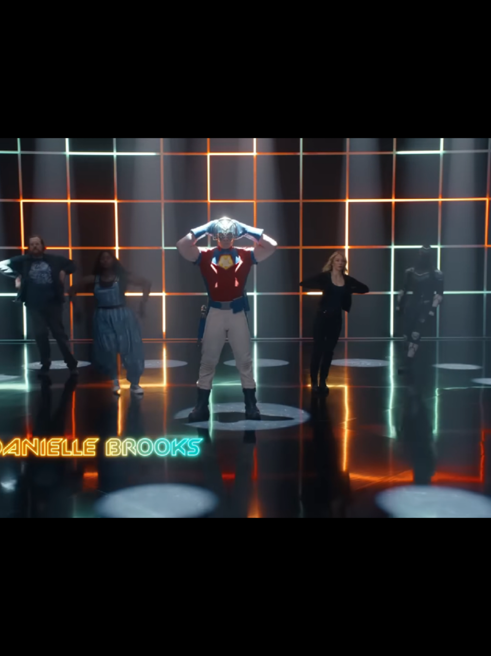 intros de peacemaker ser como: #peacemaker #intro #dc #meme #viral 
