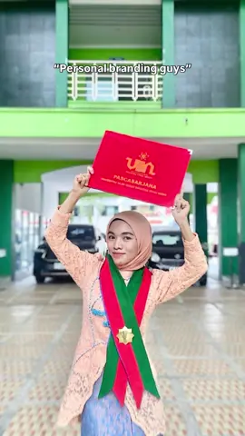 Menjadi lulusan tercepat adalah rasa syukur tak terhingga 🥹🙏🏻🌹 _ #lulus #lulusmagister #lulustercepat #lulushukum #hukum         