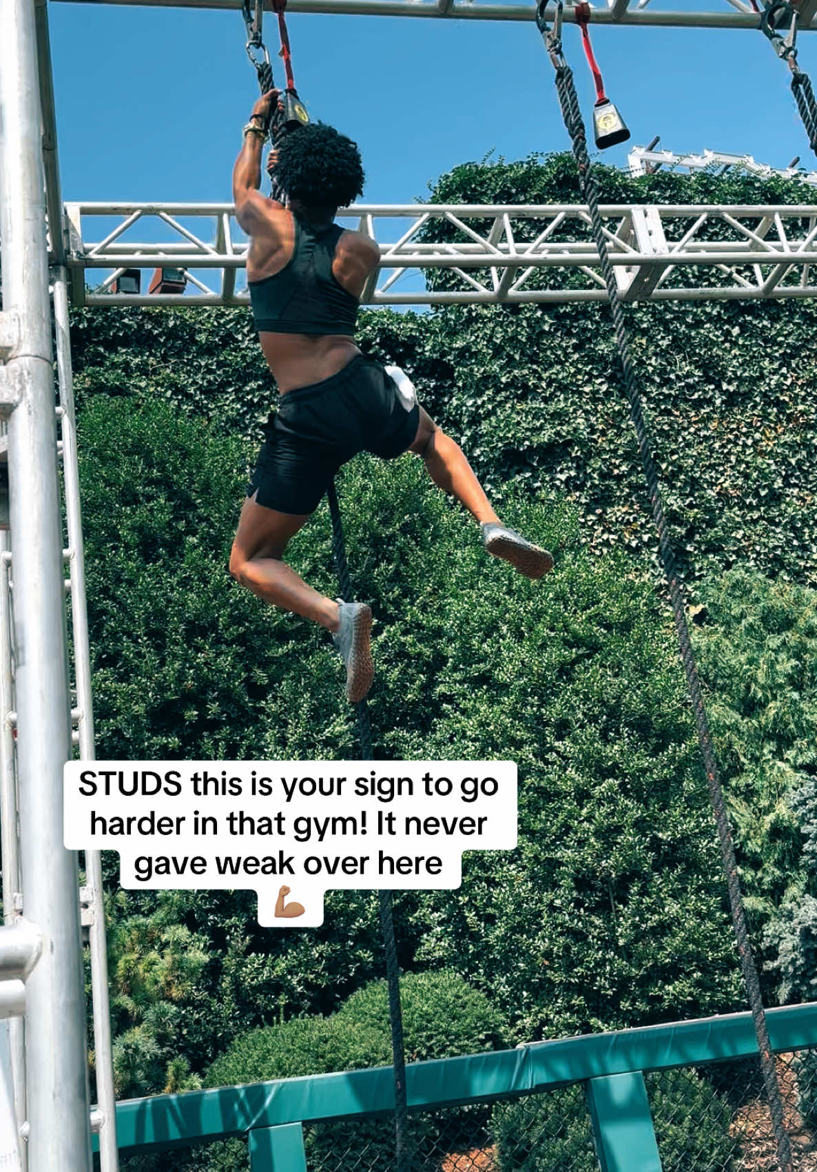 I’ve actually NEVER climbed a rope before but 4+4=ATE😤💯. My first Spartan Race also! #upperbodystrength #studswholift #spartanrace #girlpower #wlwtiktok #backmuscles 