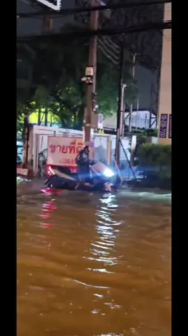 สมุทรปราการใครรอดบ้าง #น้ําท่วมแล้ว #น้ําท่วมศรีนครินทร์ #ฝนก็ตกหนัก #ทะเลสมุทรปราการ 