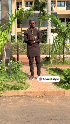 Boutique& Atelier✂️🧵 Avec un prix exceptionnel Cousu par les tailleurs venant au Nigeria  très qualifié. Infos ligne 📞74016769 ☎️70709290 Possibilité de faire sur mesure dans 3 jours Possibilité de prendre votre mesure sur place Nous sommes à Kalaban coura Aci non loin Waraba Saba 