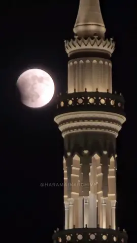 The start of the total lunar eclipse in Madinah Al Munawwarah, Saudi Arabia. May Allah forgive our sins. ‎‏صورة مباشرة بدأ خسوف القمر‬⁩ في المدينة المنورة‬⁩ #lunareclipse #bloodmoon #الخسوف_الكلي_للقمر #creatorsearchinsights 