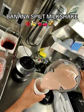 Turned the classic banana split into a shake 🍌🍫🍒 one sip = dessert heaven 😋🥤 