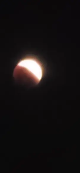 ساؤتھ افریقہ  سمیت دنیا بھر میں چاند گرہن (Blood Moon) دیکھا جا سکے گا۔ چاند گرہن جس سے چاند سرخ ہو جائے گا، اس لیے اسے 