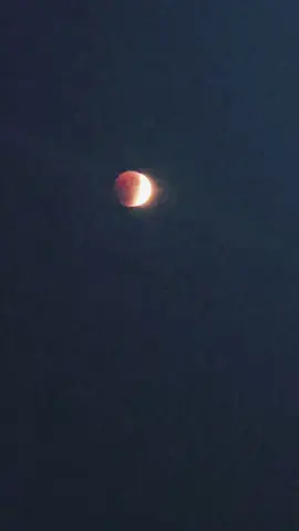 سبحان الله خسوف القمر الأن  #خسوف_القمر #القمر_الدموي 