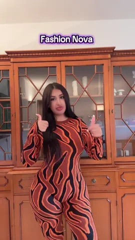@Fashion Nova   Robe mini ornée So Tempting - Noire Combinaison pull Up In Flames - Rouille/combo
