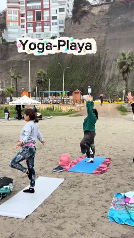 Yoga- Playa + Chapuzón ✨ No puedo creer que se va a acabar el invierno y hemos sostenido esta clase a pesar del frío o clima cambiante. El poder practicar yoga en medio de la naturaleza es hermoso, brisa marina, sonido del mar. Sobretodo juntas porque no negaré que cuesta meterse al mar a veces pero apoyarnos entre nosotras para al final sentir esa energía increíble que el mar nos regala. Próximo 20 set #yoga #yogaplaya #yogapararelajarse #conectar 