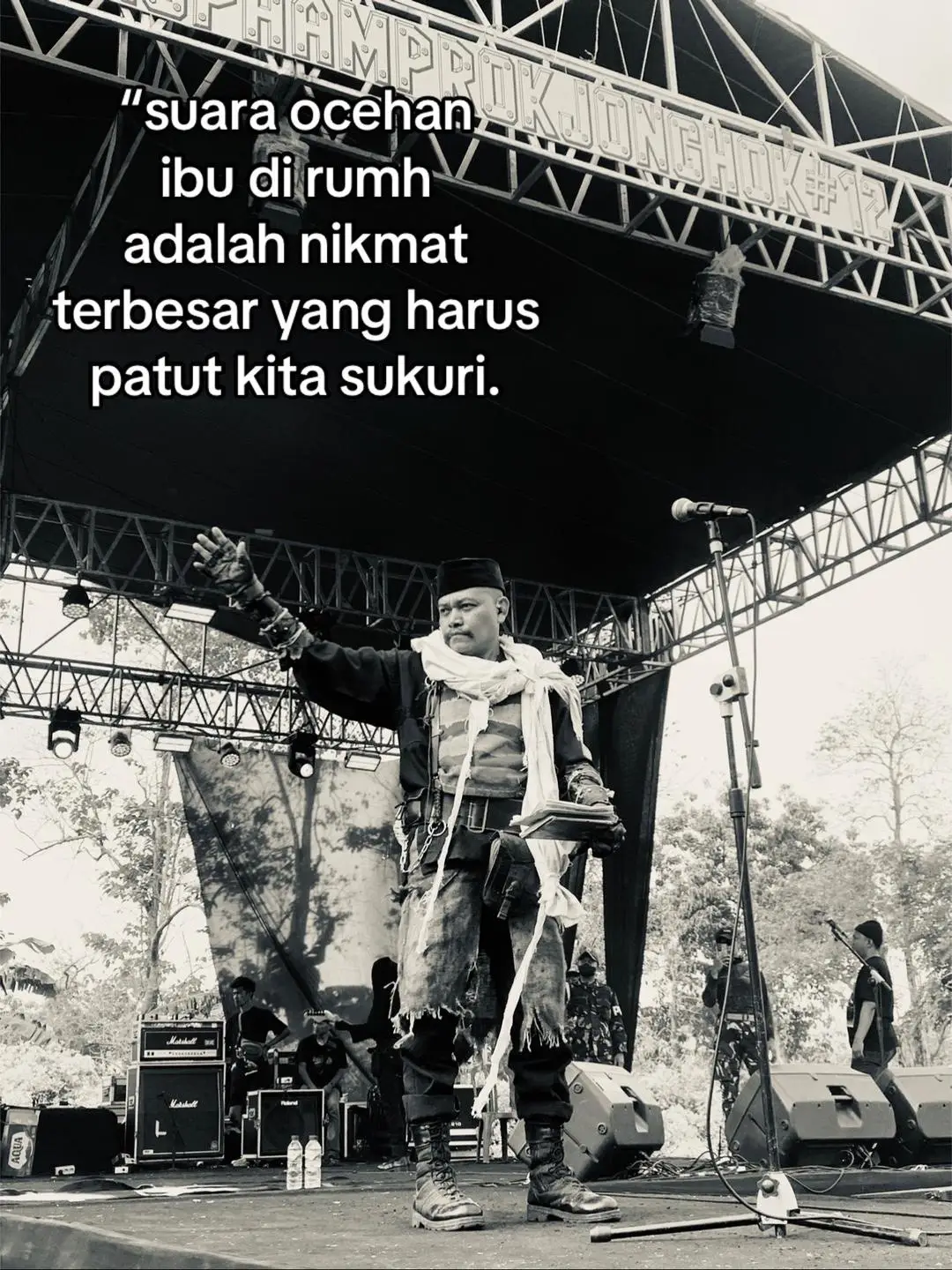nakalmu cukup diluar, jangan sampai orang rumah tahu apalagi ibumu. #romithejahats #filmmurahan 