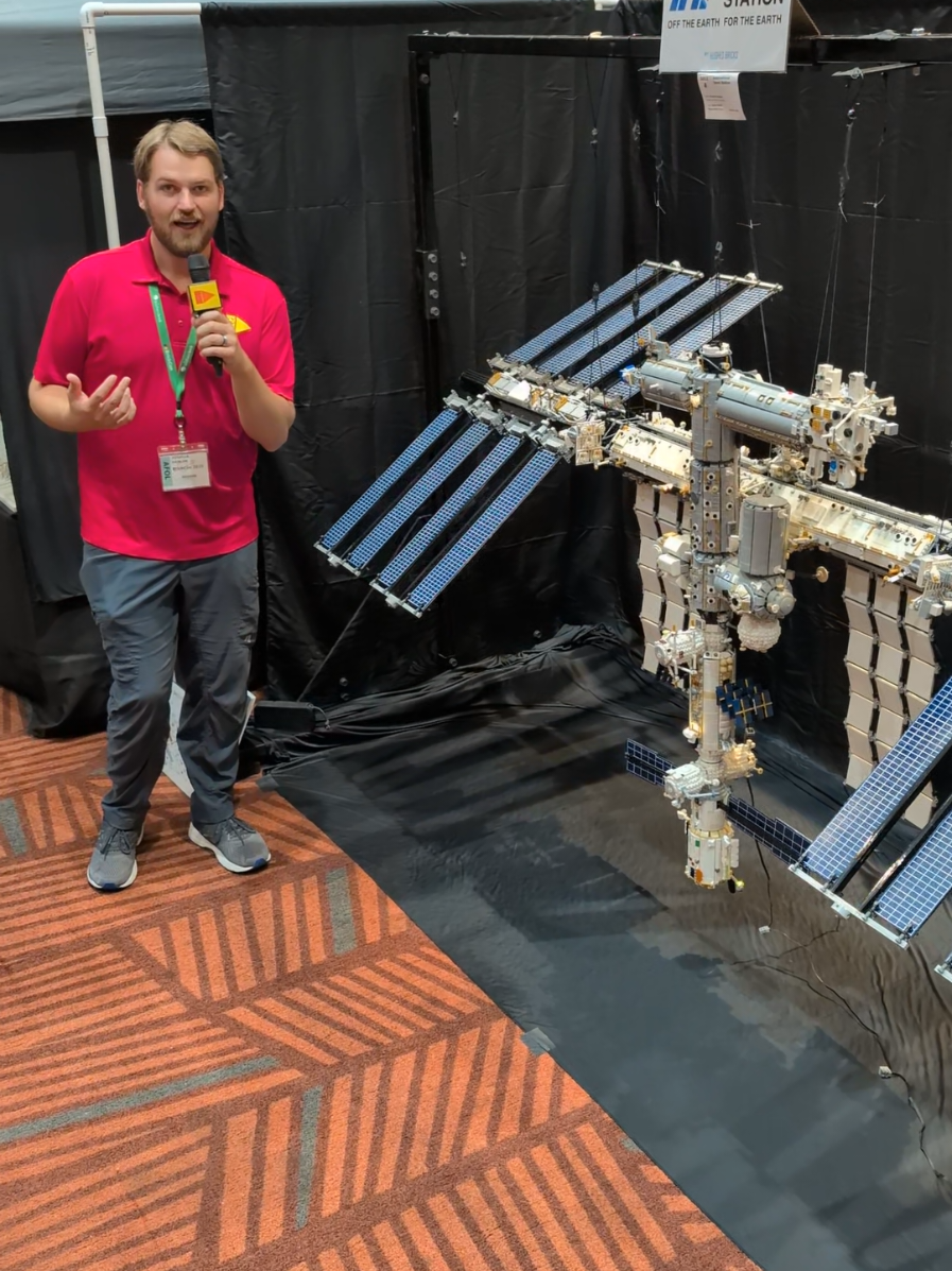 Huge LEGO International Space Station by Douglas Hughes #lego #iss #nasa