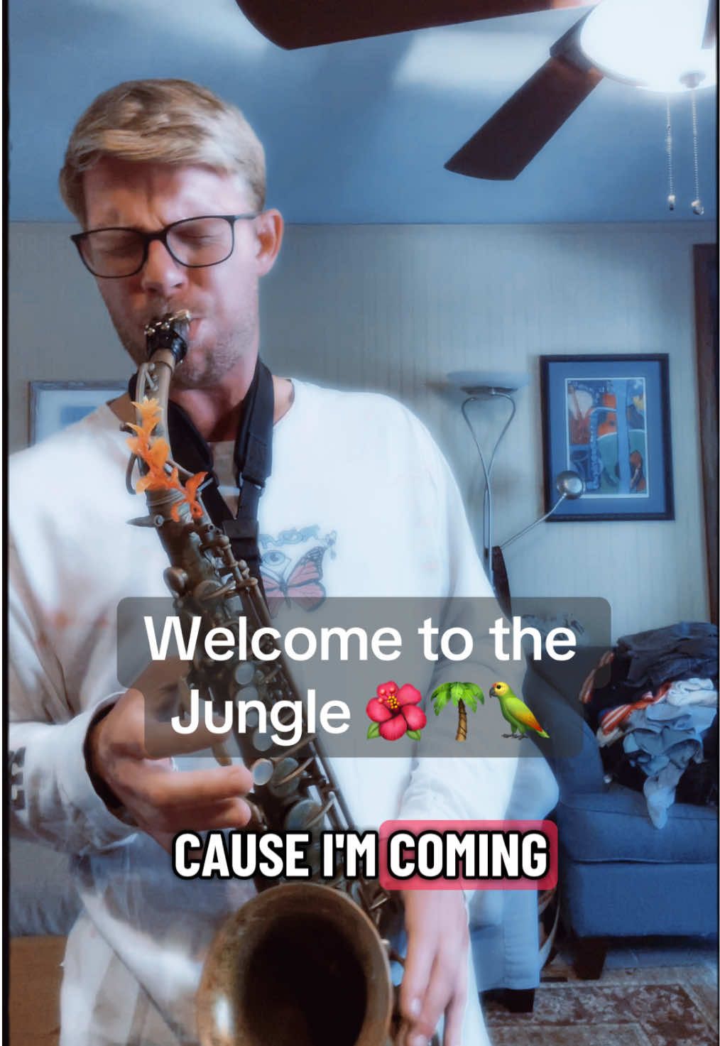 Welcome to the Jungle 🌺🌴🦜 #goodvibesonly #altosax #saxsolo #universemessage #tashsultana 