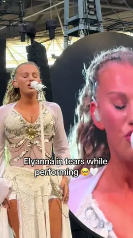 Elyanna emotional in front of Wembley😭 #Elyanna #Coldplay #Palestine #FreePalestine #Wembley #PalestinianQueen #MusicOfTheSpheres #EmotionalMoment #LiveMusic #ConcertVibes #GlobalStage #ArabicMusic #ArabQueen #RepresentationMatters #HistoryInTheMaking #StadiumShow #LondonConcert #MiddleEasternMusic #Iconic #PowerfulPerformance