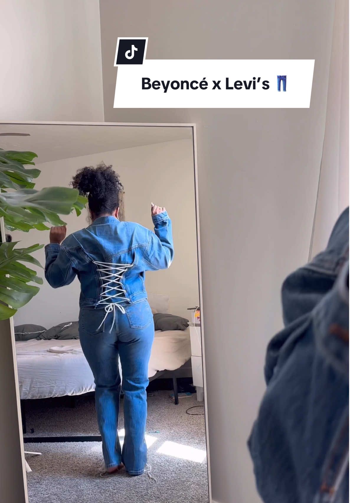Unbox the @Levi’s x @Beyoncé denim collection with me ✨ what do ya think?? 💭  #levisjeans #levisdenim #beyoncelevis #denimondenim #unboxing 