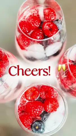 Cheers! 🥂 Pentru toți cei care îndrăznesc să viseze ✨ Pentru cei care nu renunță niciodată 💪 Pentru curaj, pentru zâmbete 🤍 Pentru tot ce suntem și tot ce vom deveni 💫 #cheers #nevergiveup #oriflamejourney #dreambig 