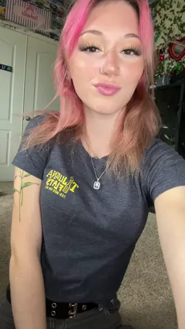 I love doing my makeup🤭