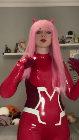 Tengo muchas ganas de volver a hacer cosplay de zero two, de mientras subiré borradores 🥺🥺 . . . #zerotwo #zerotwocosplay #cosplayer #fyp 