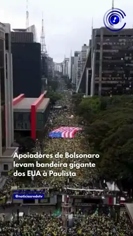 Na tarde deste domingo (7), apoiadores do ex-presidente Jair Bolsonaro se reúnem na Avenida Paulista, em São Paulo, em um ato que pediu anistia aos condenados pelos atos de 8 de janeiro. Os manifestantes levaram cartazes, bandeiras do Brasil, de Israel e dos Estados Unidos, incluindo uma bandeira gigante norte-americana estendida na avenida. . . . 📝: Redação RedeTV! 📹: Reprodução/Metropoles #Bolsonaro #noticiasdodia #news #anistia #7deSetembro   