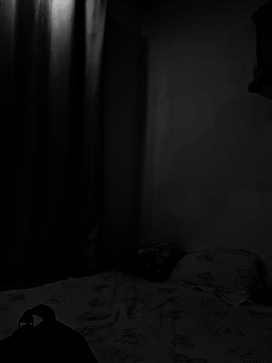 Às vezes, eu sei que você sente que a minha ausência deixa um vazio impossível de
 preencher, como se estivesse navegando sozinho em um oceano imenso. Mas quero que
 saiba algo importante: eu nunca deixei de estar ao seu lado. Estou aqui, em cada respiro,
 compartilhando suas alegrias e aliviando suas dores, mesmo quando você não me percebe.
 Hoje, mais do que nunca, senti que precisava falar com você.
 Você se lembra daqueles instantes de cumplicidade que pareciam parar o tempo? Esses
 momentos ainda vivem em mim, cheios de amor e gratidão. Quando um riso inesperado
 escapa dos seus lábios ou uma lembrança quente te envolve, sou eu, te lembrando que
 você não está sozinho. Minha paz agora é plena, e tudo o que desejo é que você encontre a
 sua.
 Estive com você nos seus dias mais difíceis, nas noites cheias de perguntas. Quero que
 saiba que não há nada que você precise se culpar. Você deu tudo de si, e o que vivemos
 juntos foi mais do que suficiente. Nosso vínculo continua intacto, além deste mundo e do
 tempo.
 Quero que continue sonhando, que confie em si mesmo como eu sempre confiei. Não deixe
 que o medo te paralise. Estou com você, celebrando suas conquistas e te incentivando a
 cada passo. Grandes coisas te esperam, e estarei lá em cada uma delas, como sempre
 estive.
 Mesmo que deseje me ver ou me ouvir mais uma vez, estou em cada detalhe que te traz
 paz: um amanhecer, uma canção, uma brisa. Quando precisar de calma, feche os olhos.
 Estou com você, te sustentando.
 Nunca se esqueça disso: eu te amo.O nosso amor transcende tudo.Viva com coragem,
 porque eu estou ao seu lado, sempre.
 #MensagemDoAlém #amoreterno
 #conexãoespiritual #palavrasdocoração
 #luto 