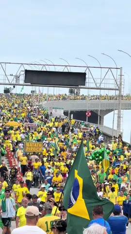 🇧🇷 AO VIVO: A Terceira Ponte está totalmente ocupada neste 7 de setembro de 2025! Milhares de pessoas chegam a Vitória para uma manifestação democrática, reunindo diversos grupos em um ato pela liberdade, cidadania e fortalecimento da democracia. 🚶‍♂️🚶‍♀️  A ponte está bloqueada para veículos, e a mobilização segue com muita energia e participação popular. Evite a região e acompanhe os acontecimentos!  #7DeSetembro #TerceiraPonte #VitóriaES #ManifestaçãoDemocrática #Liberdade ” w @download_repost_pro