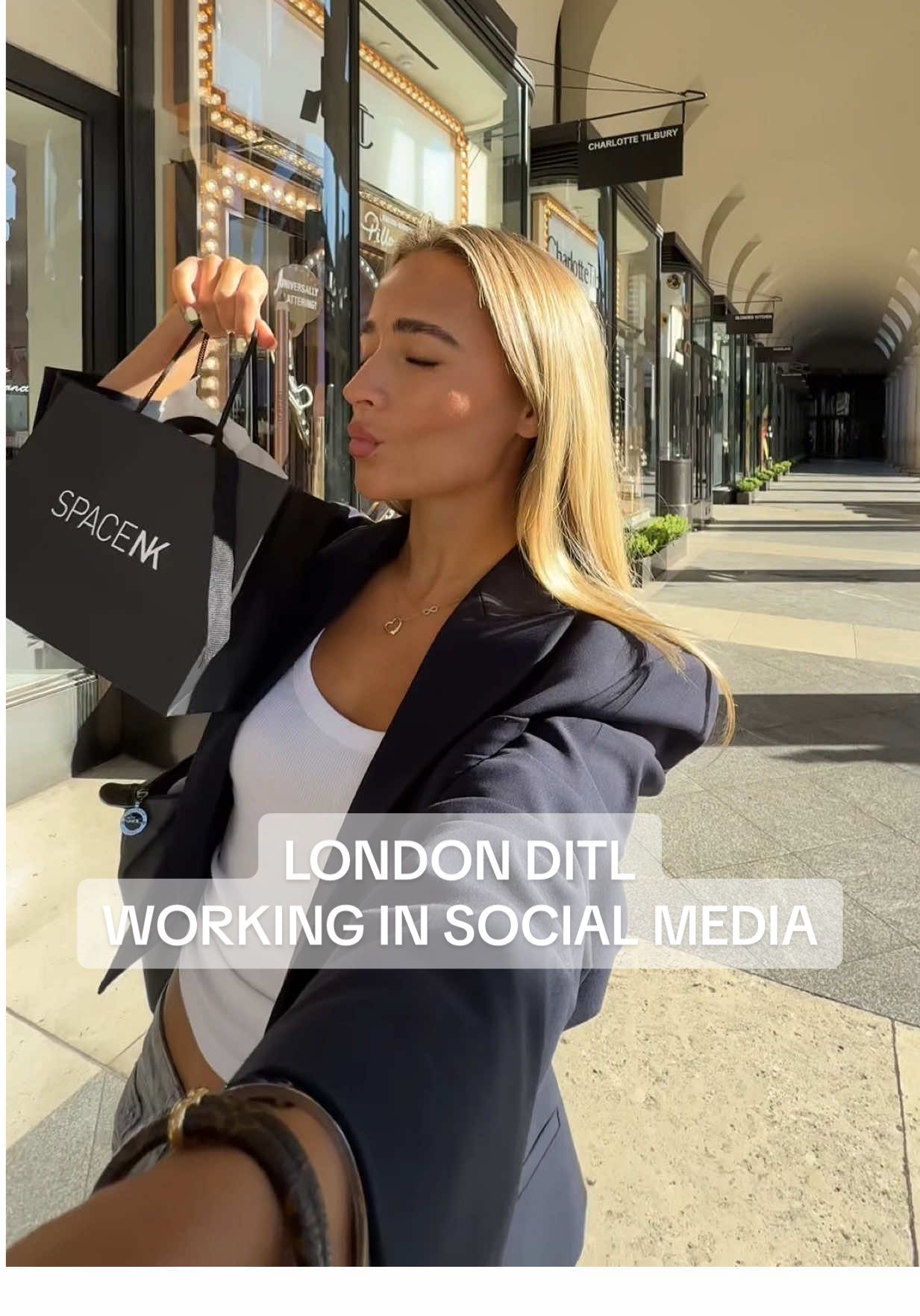 Spend a busyyyy day in London with me👸🏼 Working at @Color Wow UK, @SPACE NK x @Phlur Fragrances pop up tysmmm for inviting me🥹🥹 & special celebrations In the evening💍 #ditl #Vlog #socialmedia #spendthedaywithme #londonlife 