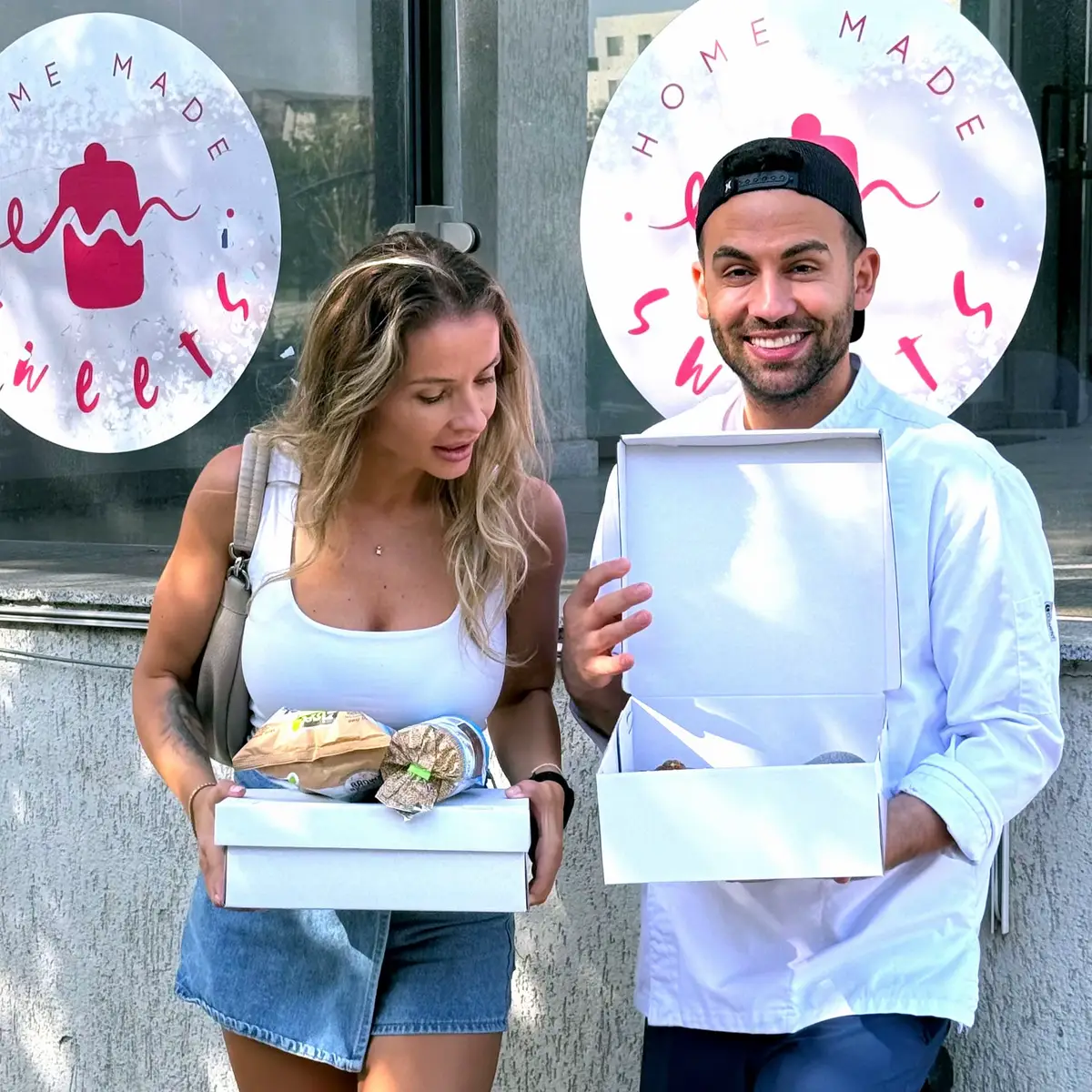 În sfârșit am reușit să vânez un mistery box de la gemuleț @Elian Mita și voi posta scurte clipuri cu degustarea aici pe TikTok, dacă vrei să vezi video complet te invit pe canalul meu de youtube ❤️ #lagemulet #prajituri #celemaibune #torturi #misterybox 