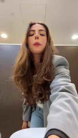 Estaba aburrida en el aeropuerto :P ig:adricaarballo